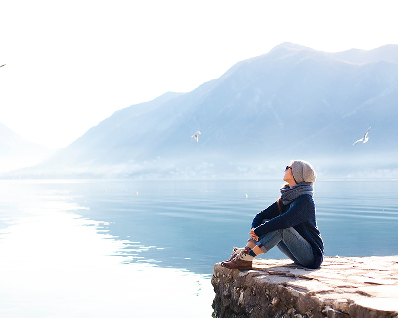long_term_recovery_addiction_therapy_virginia_beach_online Woman sitting on the side of a lake in long term recovery